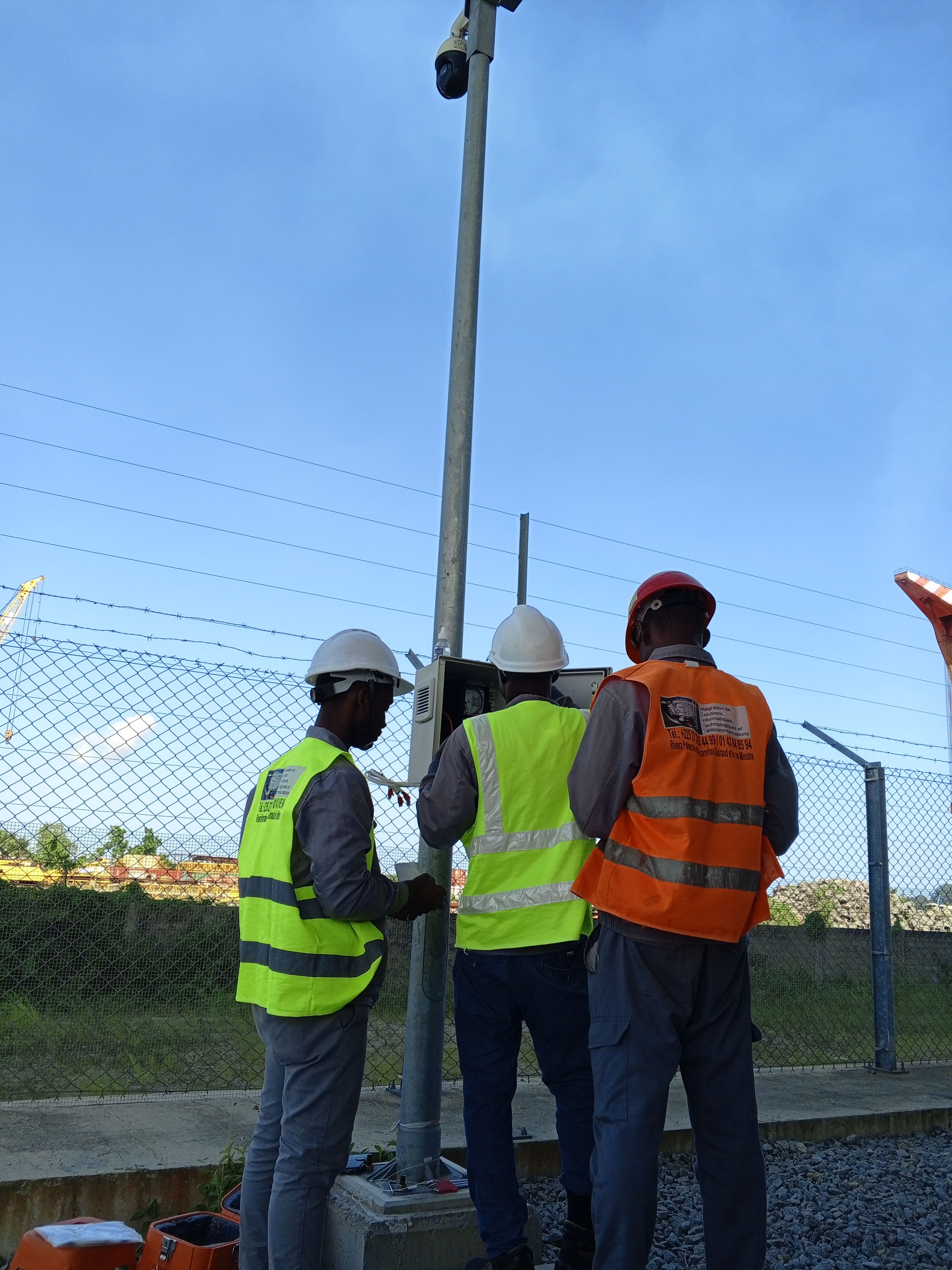 SURVEILLANCE CAMERA INSTALLATION FOR LARGE AREAS