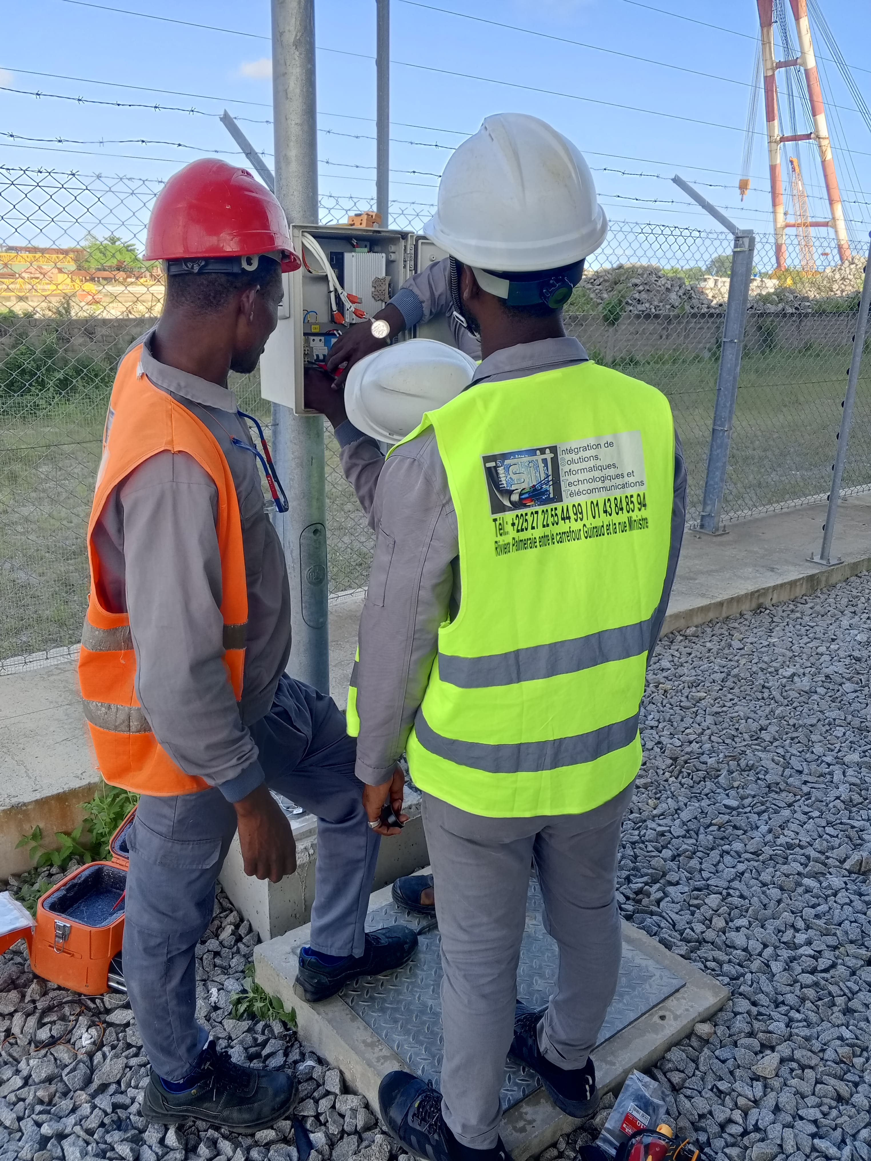 SURVEILLANCE CAMERA INSTALLATION FOR LARGE AREAS
